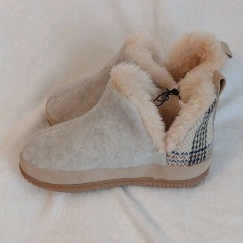 NWT!  Dearfoams Indoor Outdoor Slippers Women's - Oatmeal/Plaid - FREESHIP